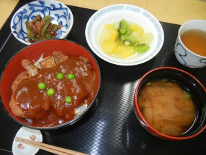 デミカツ丼